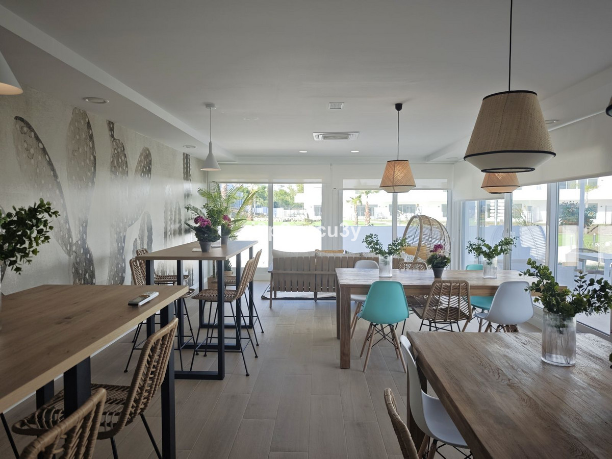 Se vende Apartamento Planta Media de 2 dormitorios en Costa Del Sol, Málaga, España