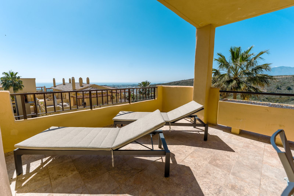 2 Bed Apartment for sale in Atalaya Costa Del Sol, Málaga, Spain