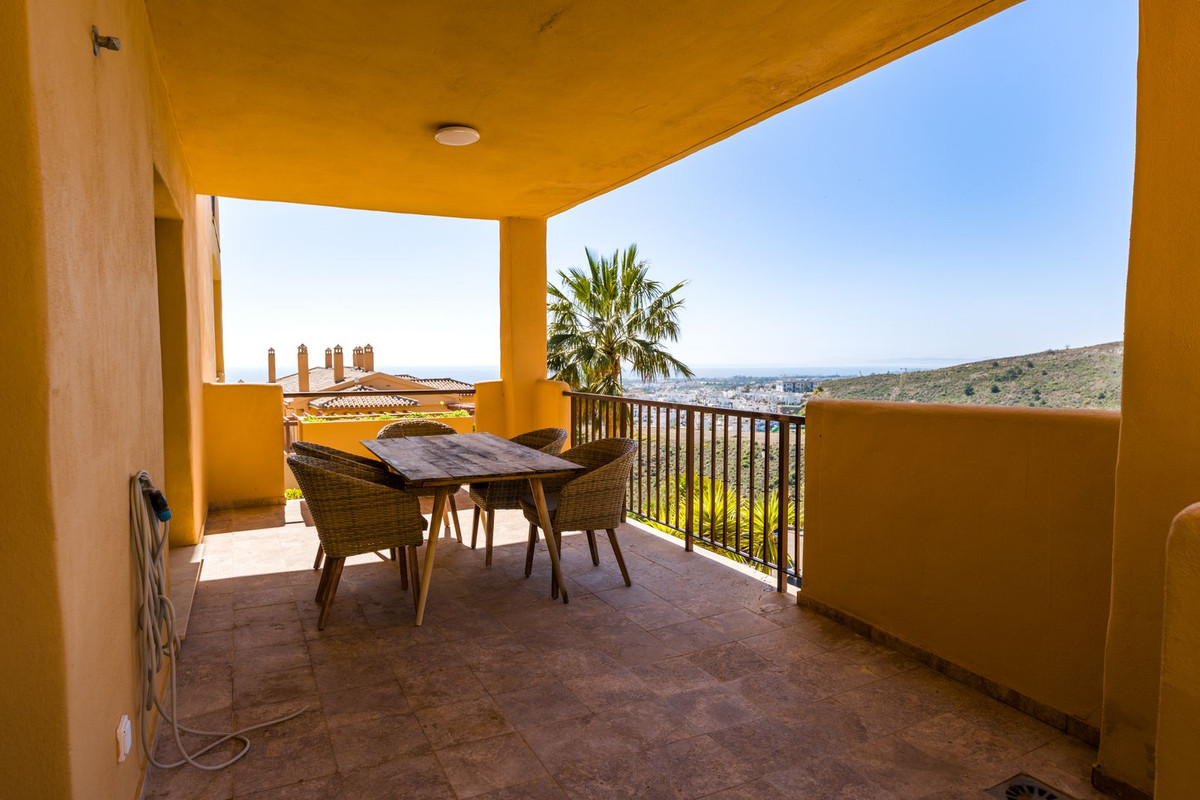 2 Bed Apartment for sale in Atalaya Costa Del Sol, Málaga, Spain