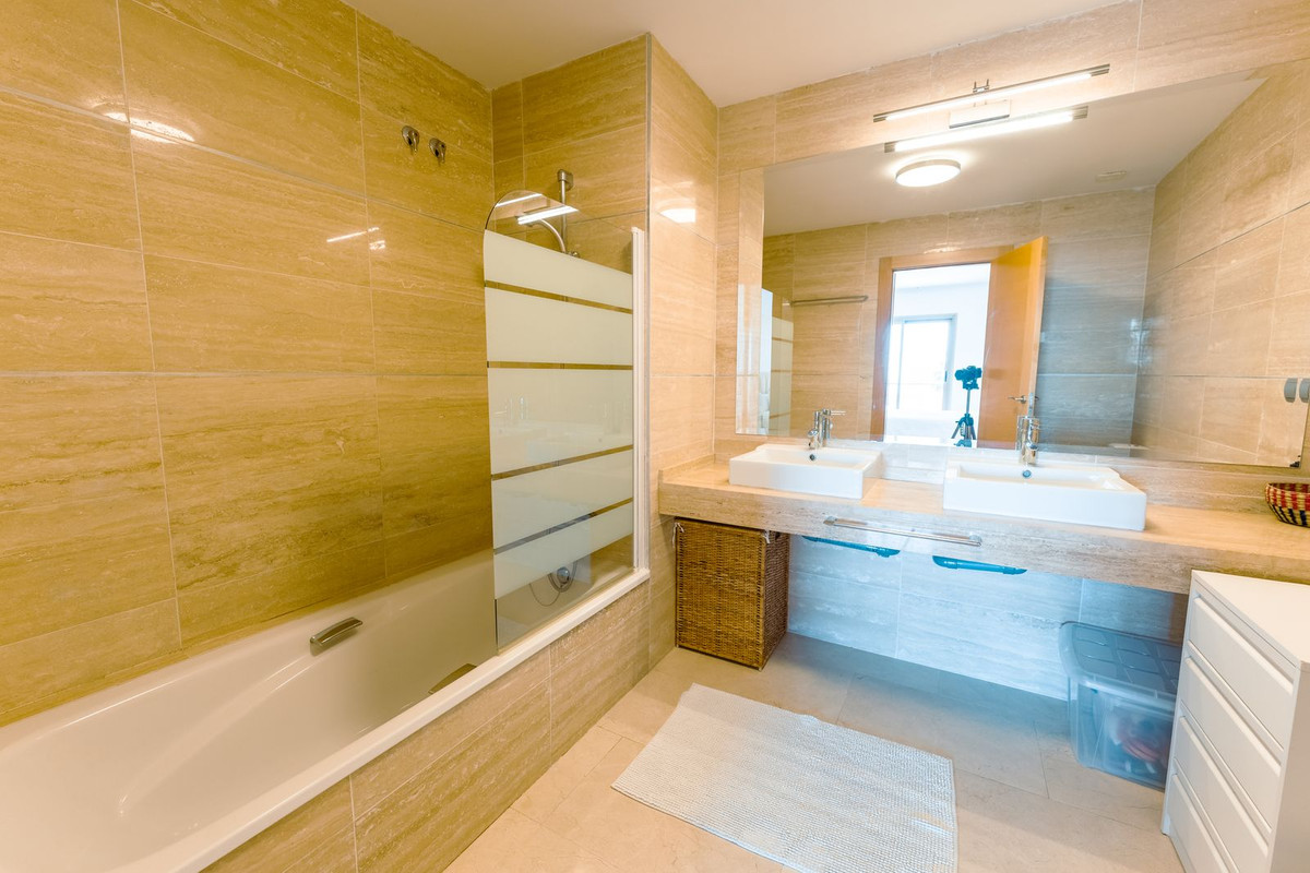 2 Bed Apartment for sale in Atalaya Costa Del Sol, Málaga, Spain