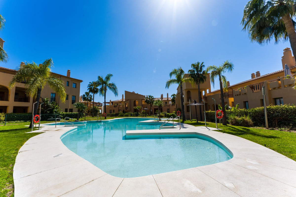 2 Bed Apartment for sale in Atalaya Costa Del Sol, Málaga, Spain