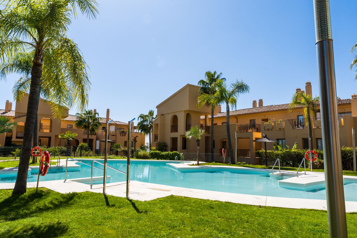 2 Bed Apartment for sale in Atalaya Costa Del Sol, Málaga, Spain