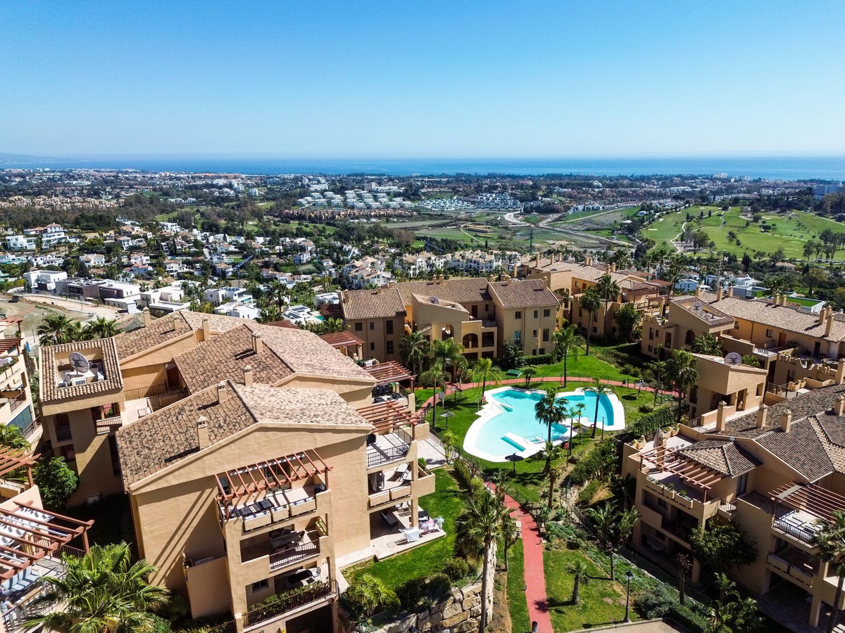 2 Bed Apartment for sale in Atalaya Costa Del Sol, Málaga, Spain