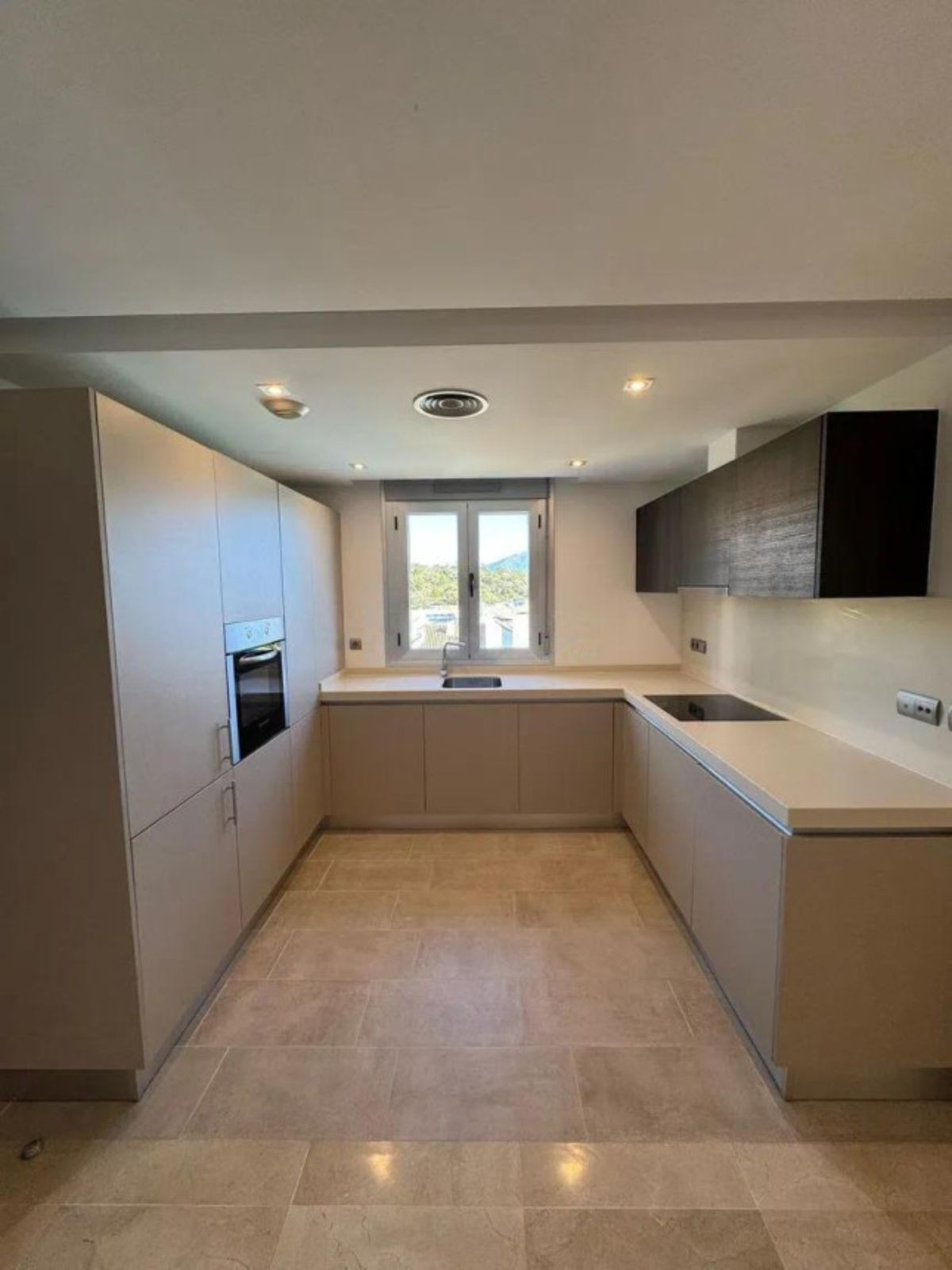 Se vende Apartamento Planta Media de 3 dormitorios en Costa Del Sol, Málaga, España