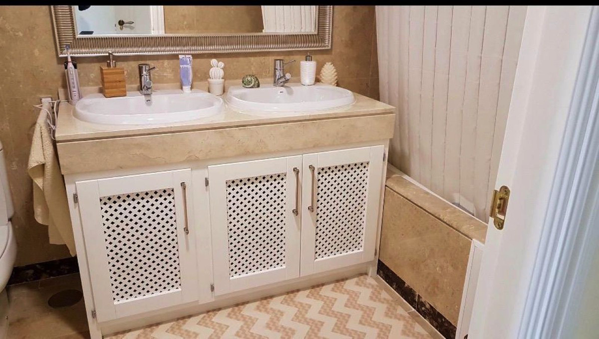 2 Bed Apartment for sale in La Duquesa Costa Del Sol, Málaga, Spain