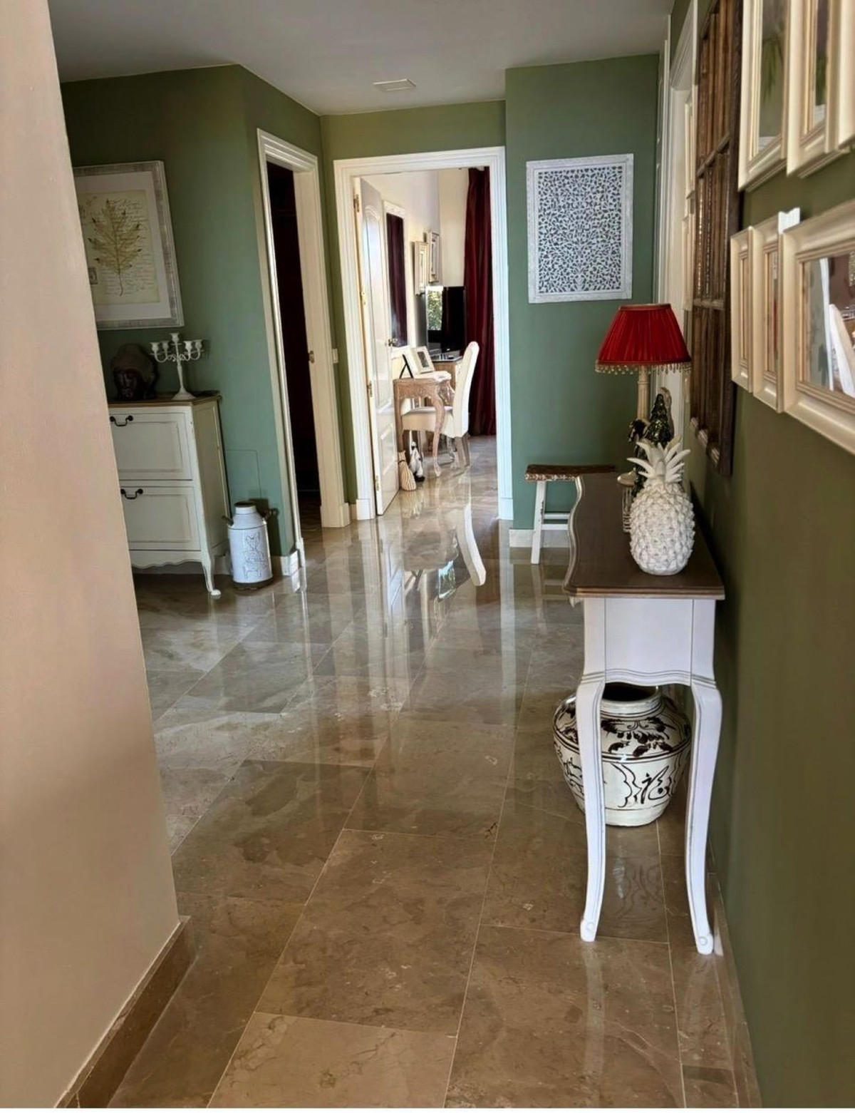 2 Bed Apartment for sale in La Duquesa Costa Del Sol, Málaga, Spain