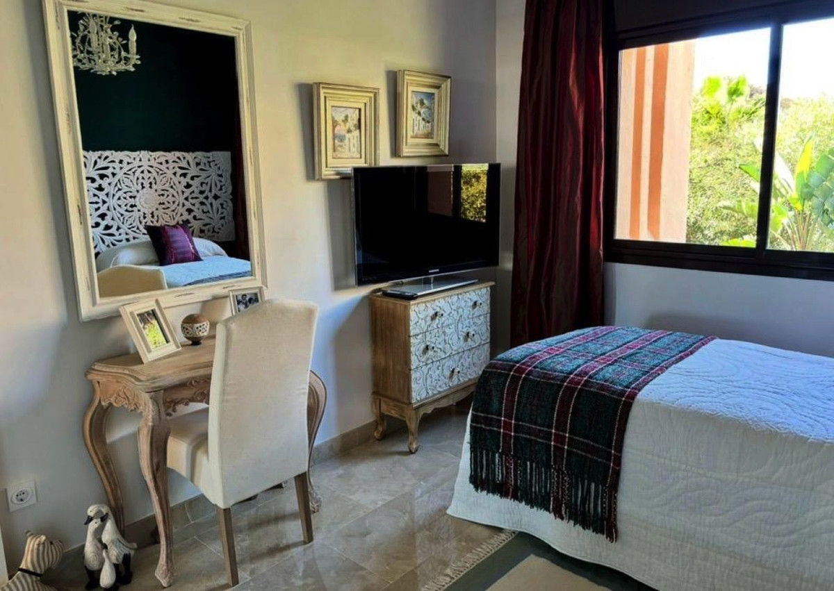 2 Bed Apartment for sale in La Duquesa Costa Del Sol, Málaga, Spain