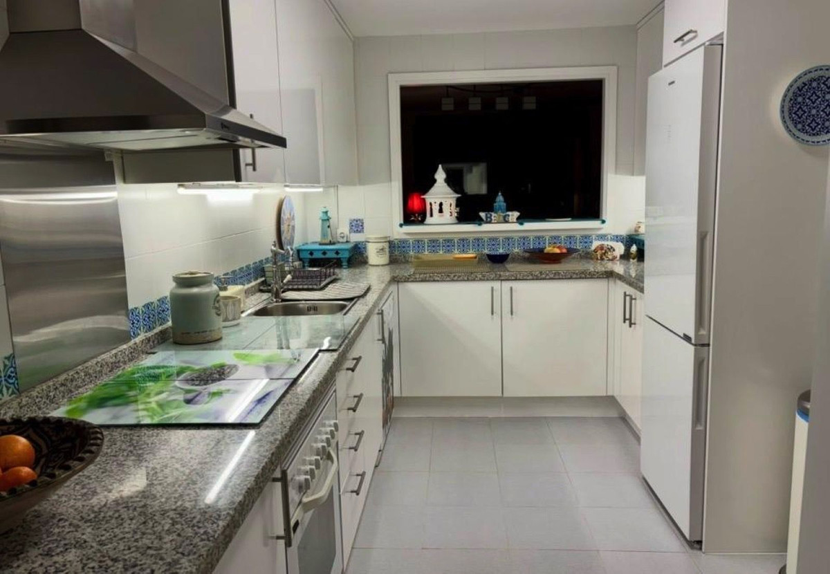 2 Bed Apartment for sale in La Duquesa Costa Del Sol, Málaga, Spain