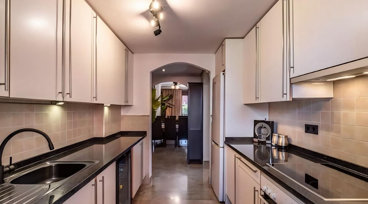 3 Bed Apartment for sale in Estepona Costa Del Sol, Málaga, Spain
