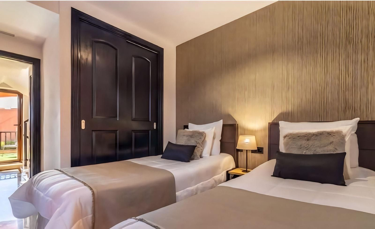 3 Bed Apartment for sale in Estepona Costa Del Sol, Málaga, Spain