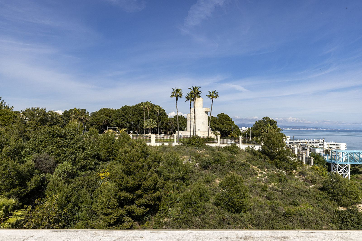 2 Bed Apartment for sale in La Carihuela Costa Del Sol, Málaga, Spain