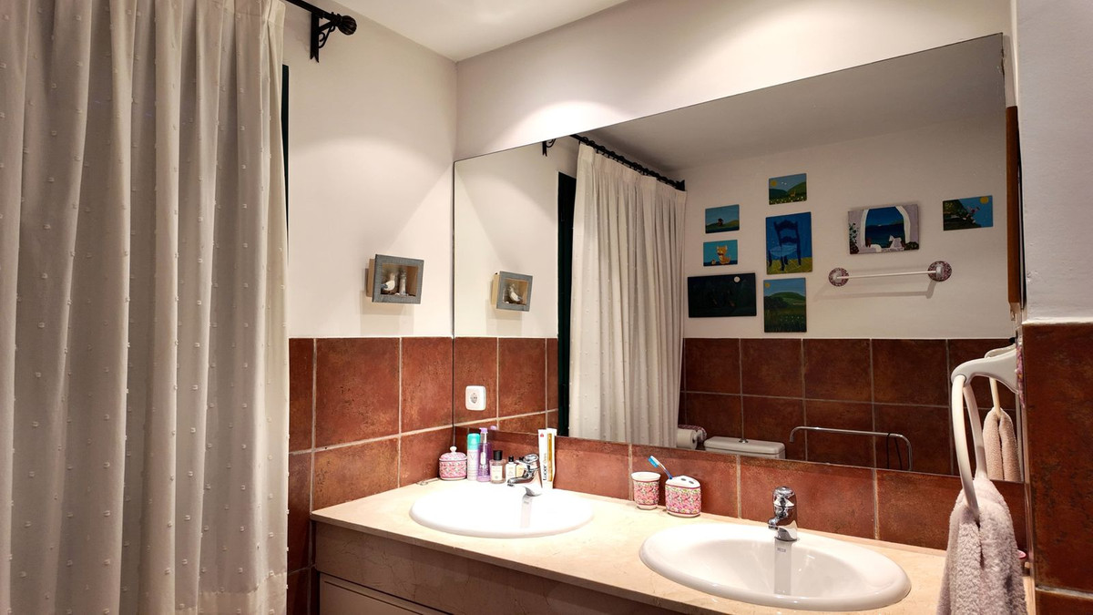 5 Bed Townhouse for sale in San Pedro De Alcántara Costa Del Sol, Málaga, Spain