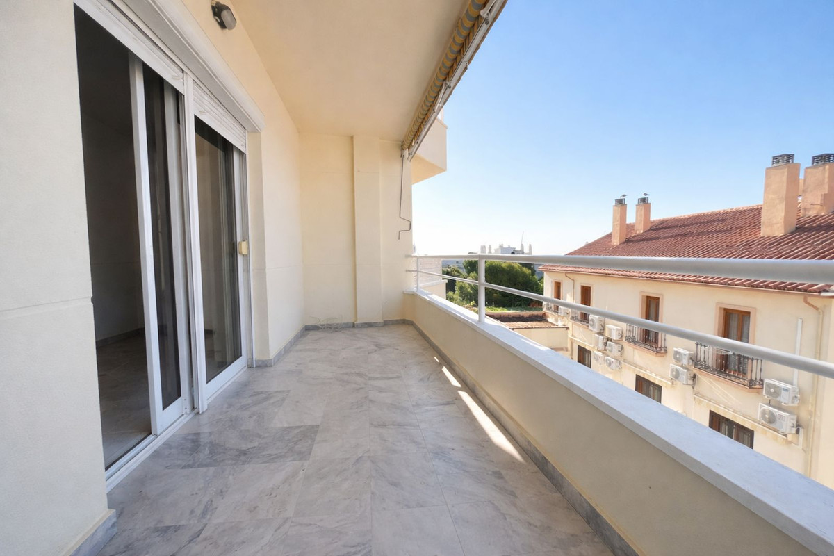 Se vende Apartamento Planta Media de 3 dormitorios en Costa Del Sol, Málaga, España