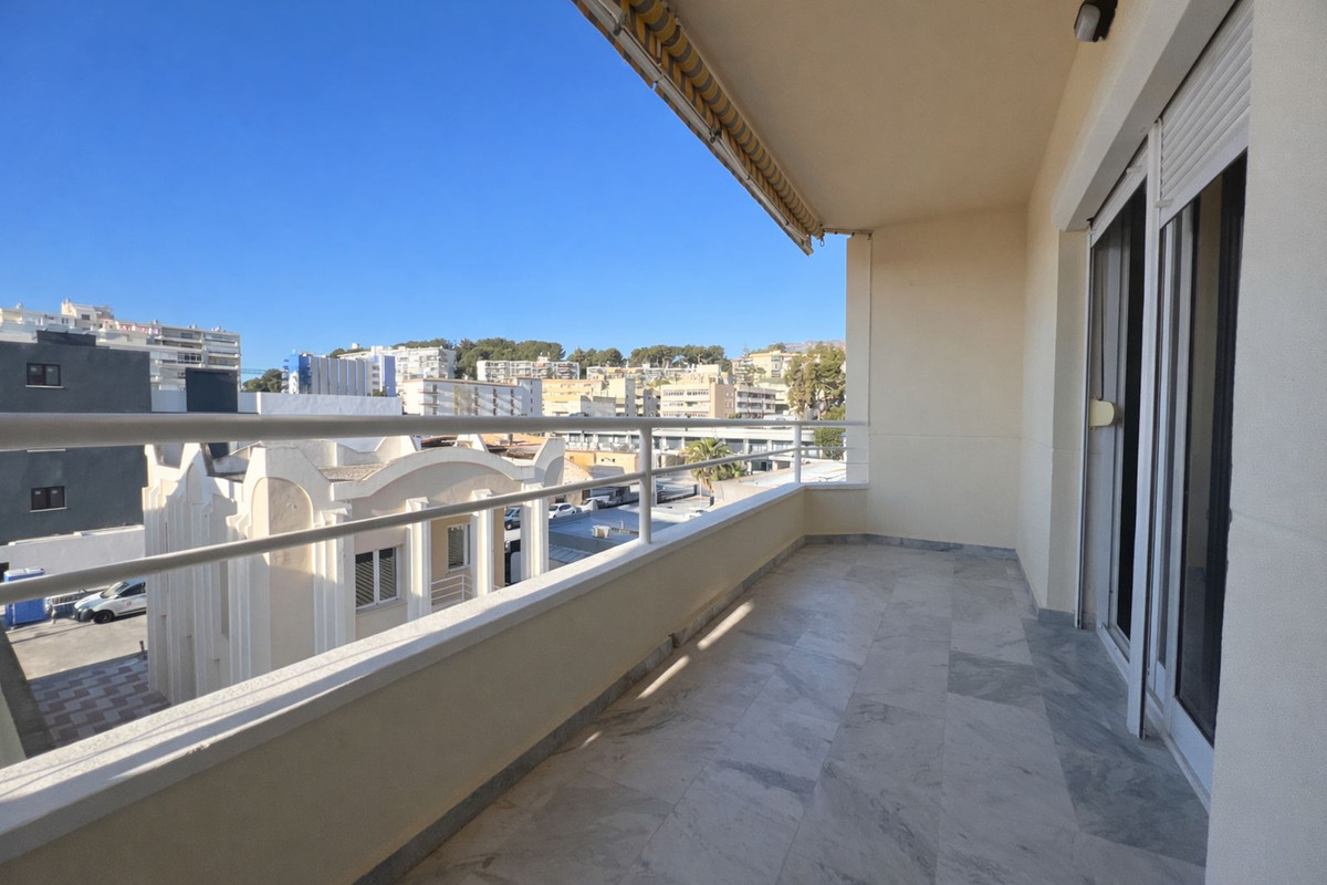 Se vende Apartamento Planta Media de 3 dormitorios en Costa Del Sol, Málaga, España