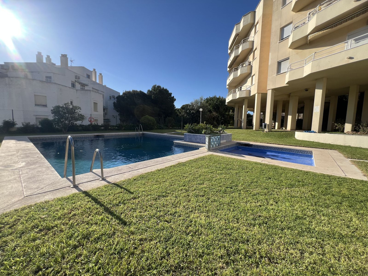 Se vende Apartamento Planta Media de 3 dormitorios en Costa Del Sol, Málaga, España