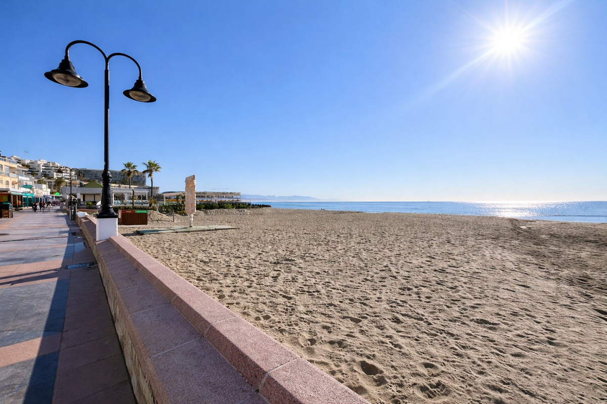 Se vende Apartamento Planta Media de 3 dormitorios en Costa Del Sol, Málaga, España