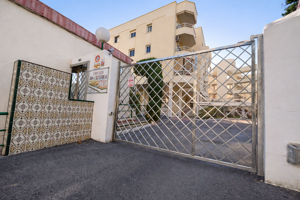 Se vende Apartamento Planta Media de 3 dormitorios en Costa Del Sol, Málaga, España