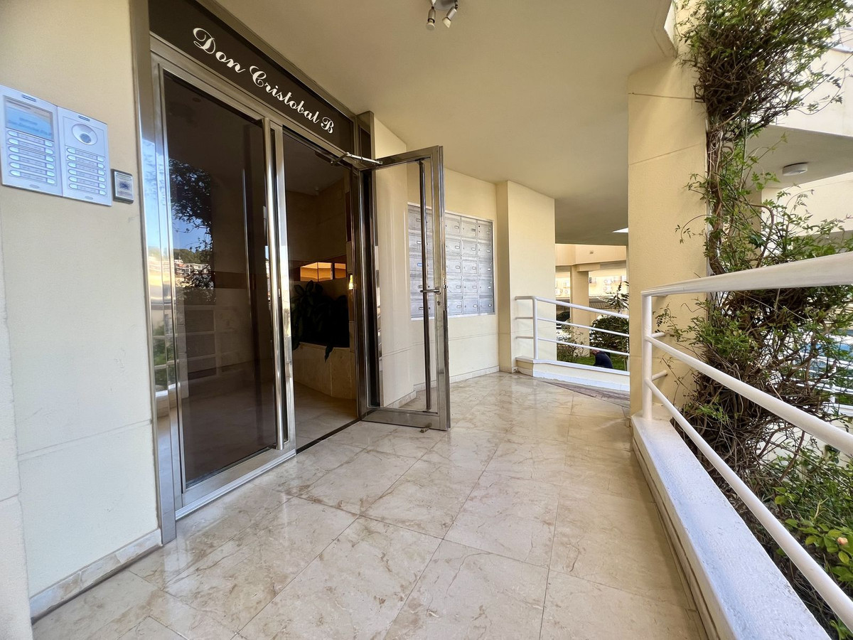 Se vende Apartamento Planta Media de 3 dormitorios en Costa Del Sol, Málaga, España