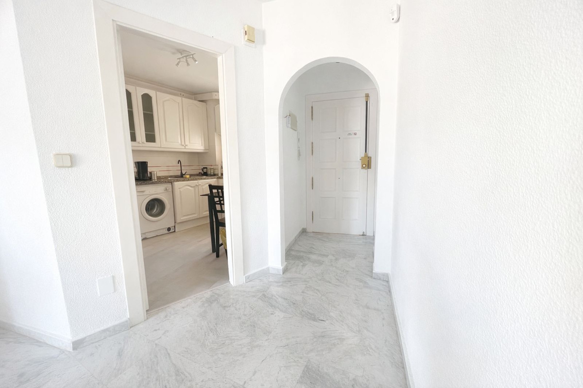 Se vende Apartamento Planta Media de 3 dormitorios en Costa Del Sol, Málaga, España