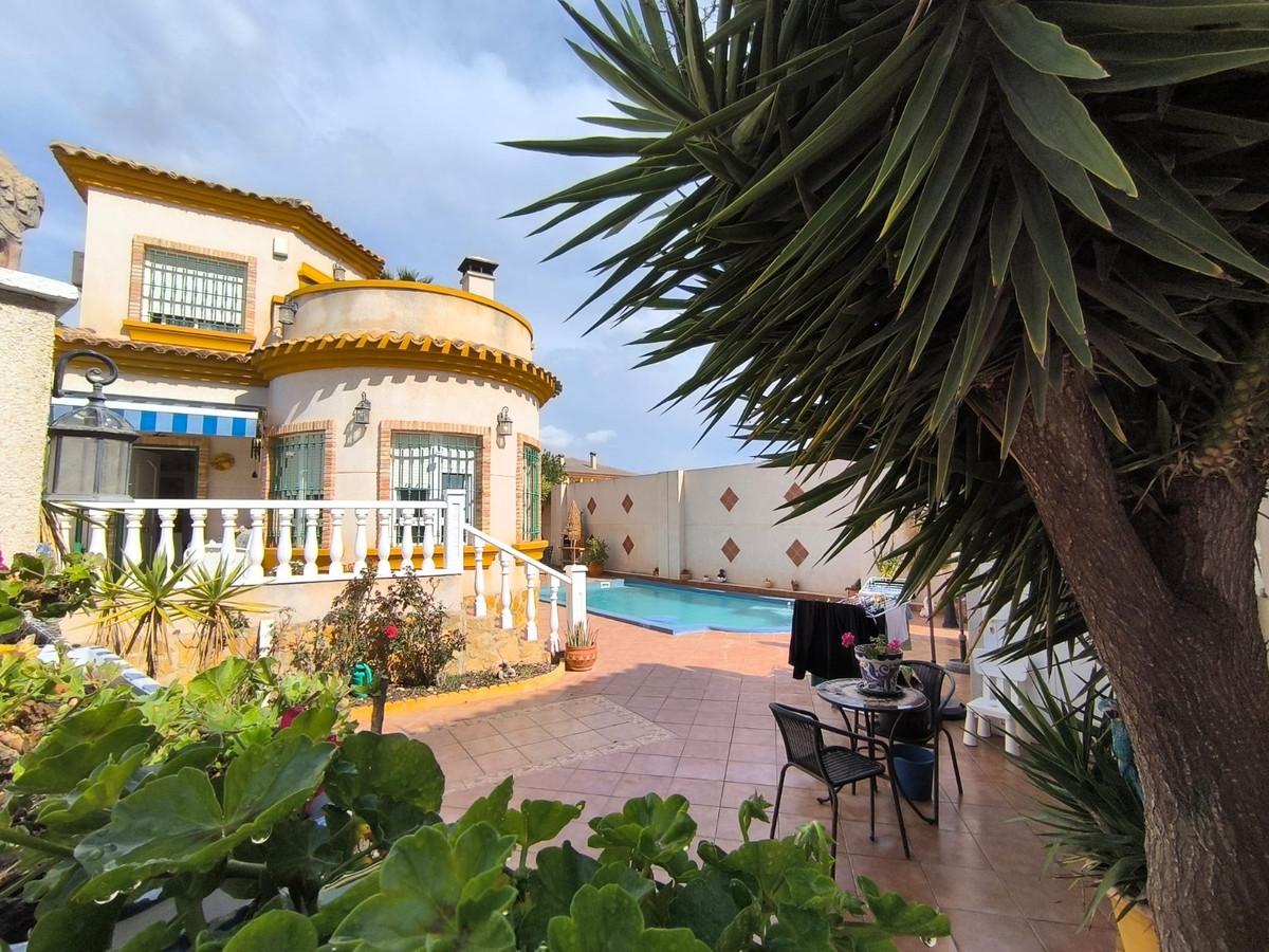 Se vende Villa - Chalet de 3 dormitorios en Costa Blanca, Alicante, España