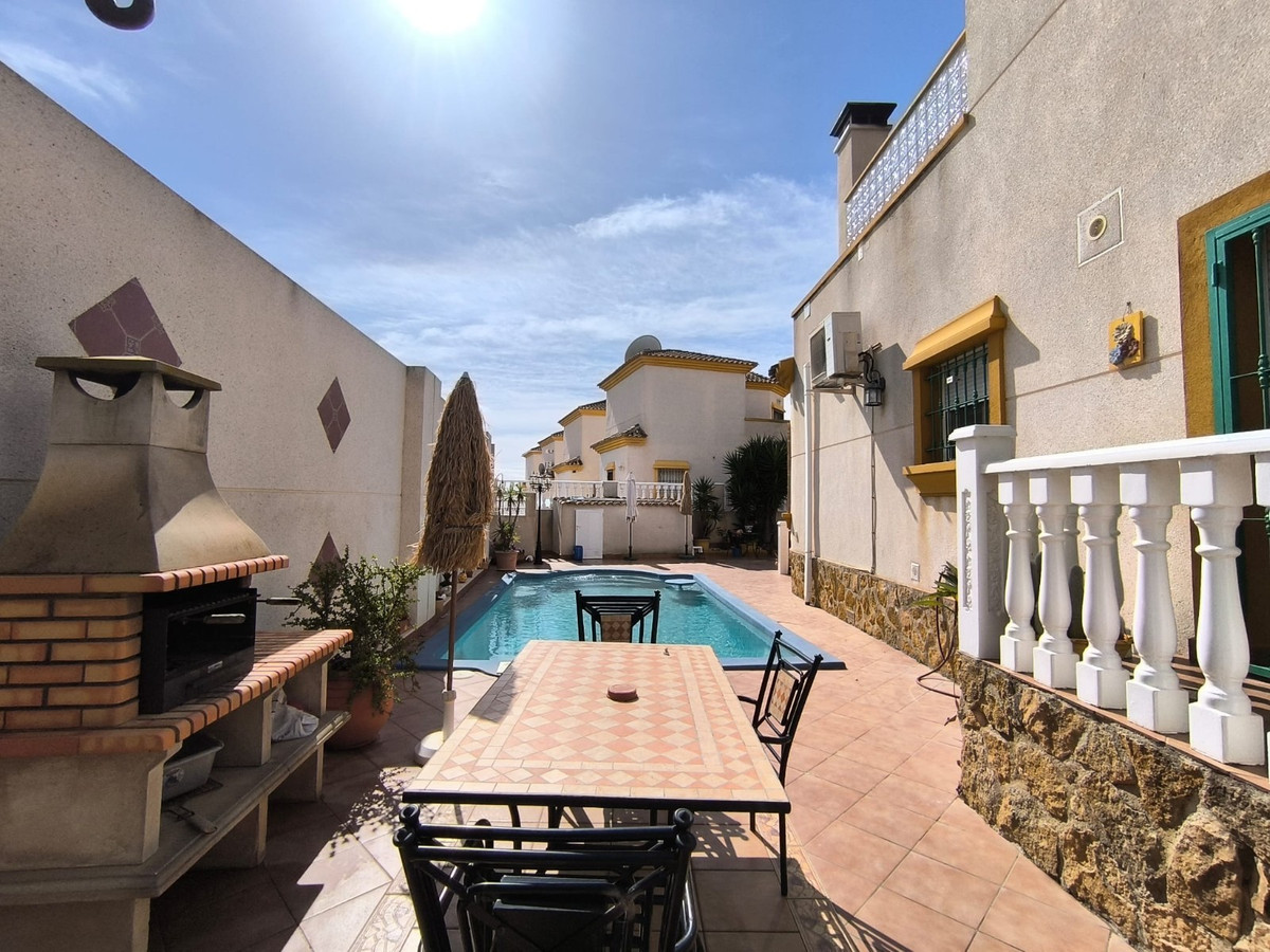Se vende Villa - Chalet de 3 dormitorios en Costa Blanca, Alicante, España