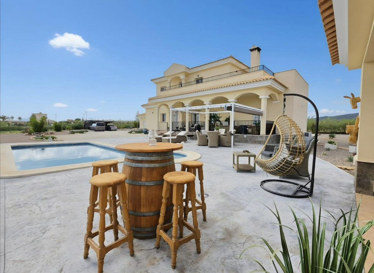 Se vende Villa - Chalet de 4 dormitorios en Costa Blanca, Alicante, España