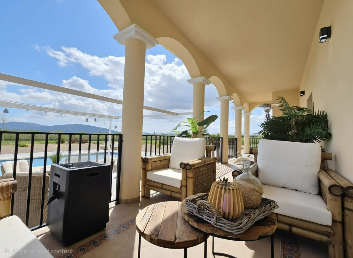 Se vende Villa - Chalet de 4 dormitorios en Costa Blanca, Alicante, España