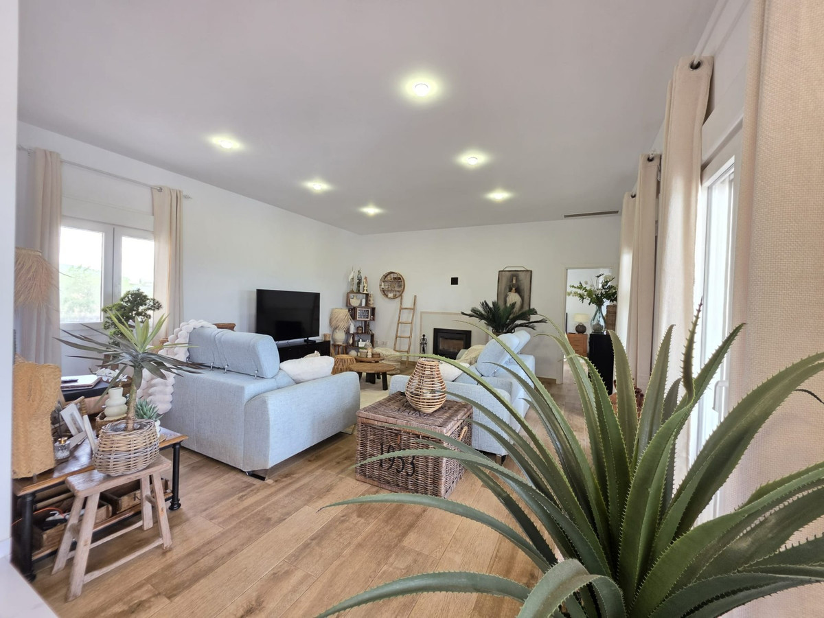 Se vende Villa - Chalet de 4 dormitorios en Costa Blanca, Alicante, España