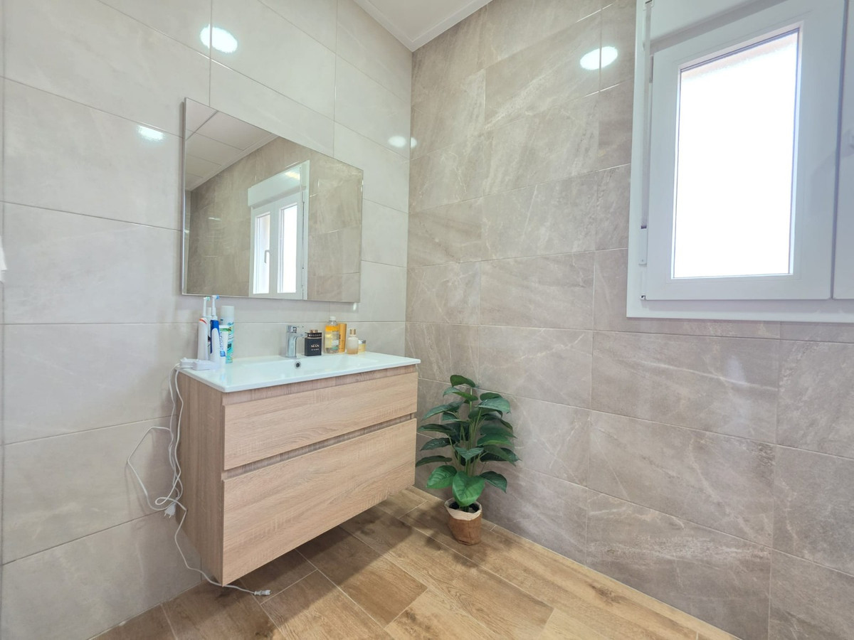 Se vende Villa - Chalet de 4 dormitorios en Costa Blanca, Alicante, España