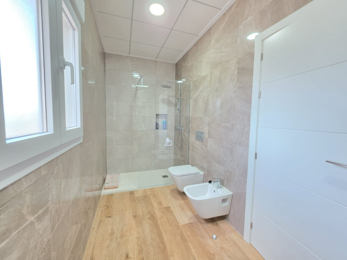 Se vende Villa - Chalet de 4 dormitorios en Costa Blanca, Alicante, España