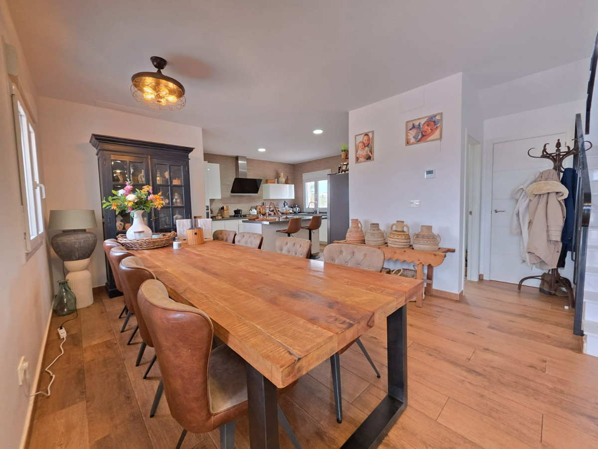 Se vende Villa - Chalet de 4 dormitorios en Costa Blanca, Alicante, España