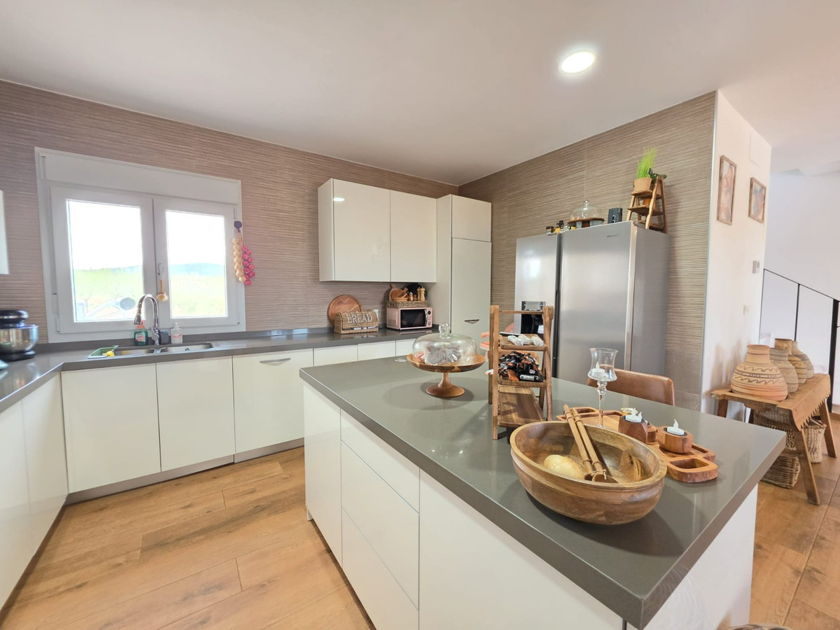 Se vende Villa - Chalet de 4 dormitorios en Costa Blanca, Alicante, España