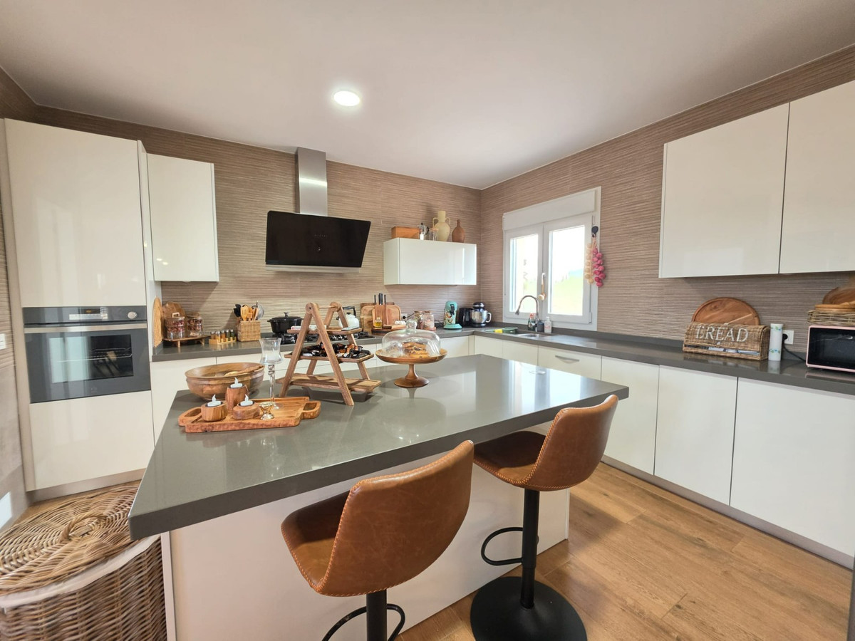 Se vende Villa - Chalet de 4 dormitorios en Costa Blanca, Alicante, España