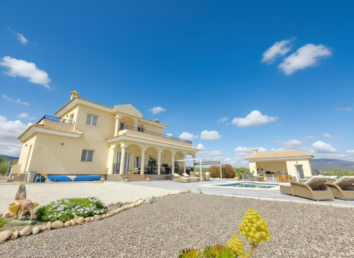 Se vende Villa - Chalet de 4 dormitorios en Costa Blanca, Alicante, España