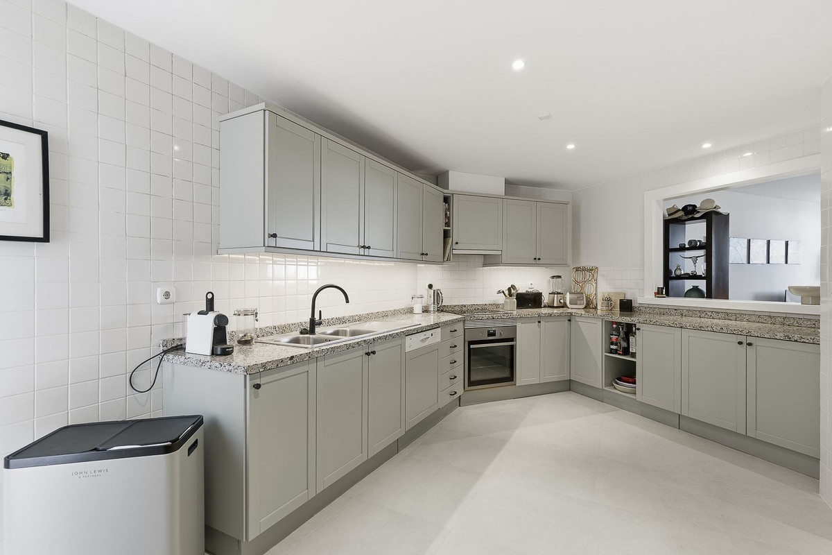 3 Bed Apartment for sale in Nueva Andalucía Costa Del Sol, Málaga, Spain