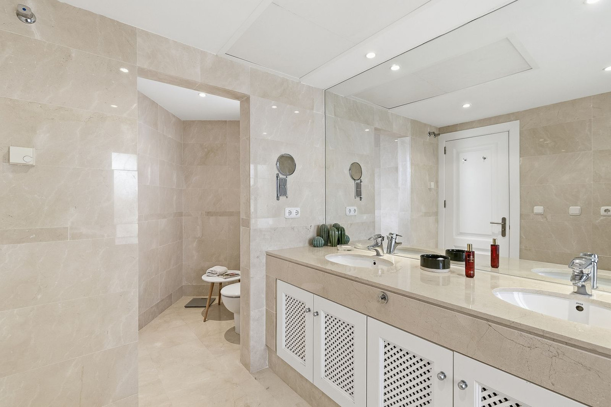 3 Bed Apartment for sale in Nueva Andalucía Costa Del Sol, Málaga, Spain