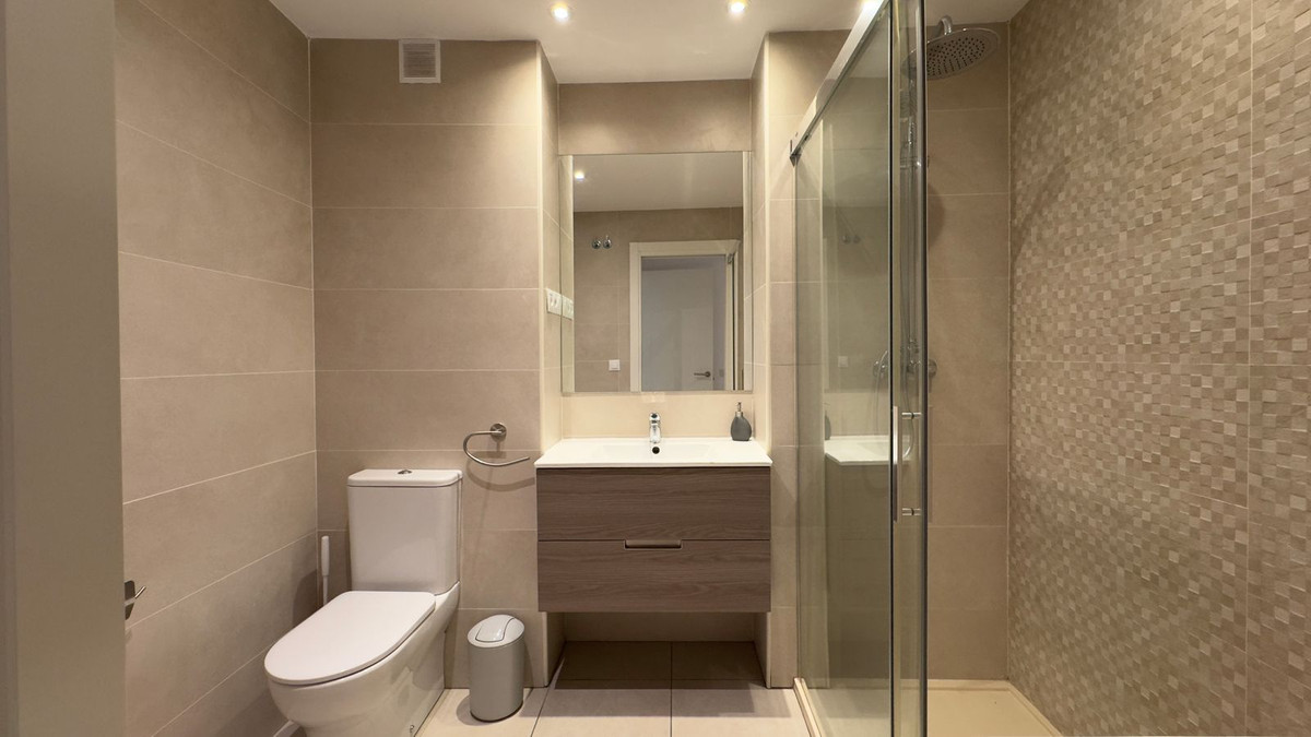 Se vende Apartamento Planta Media de 3 dormitorios en Costa Del Sol, Málaga, España