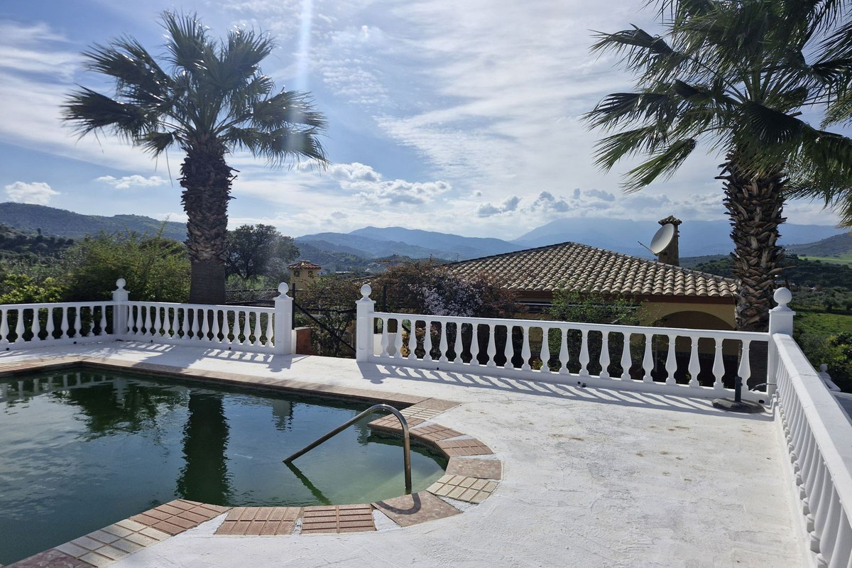 3 Bed Townhouse for sale in Coín Costa Del Sol, Málaga, Spain