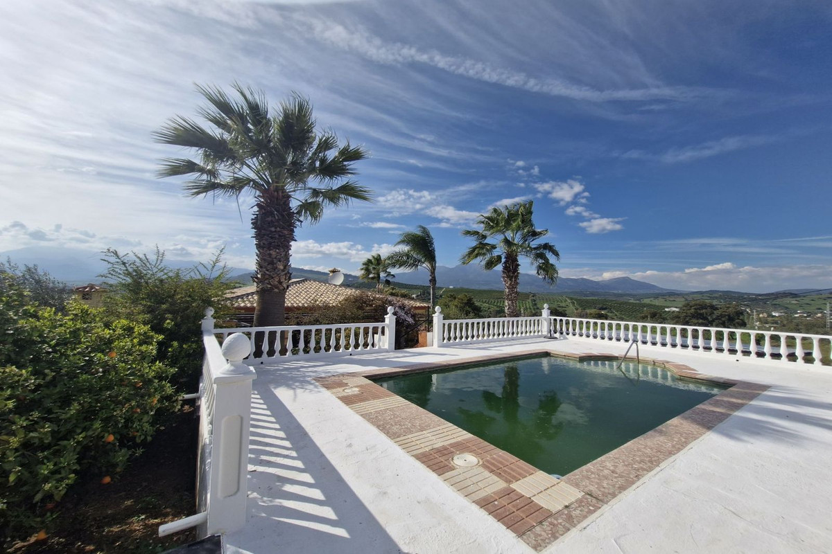 3 Bed Townhouse for sale in Coín Costa Del Sol, Málaga, Spain