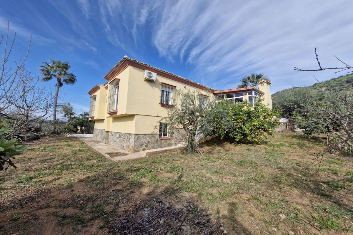 3 Bed Townhouse for sale in Coín Costa Del Sol, Málaga, Spain