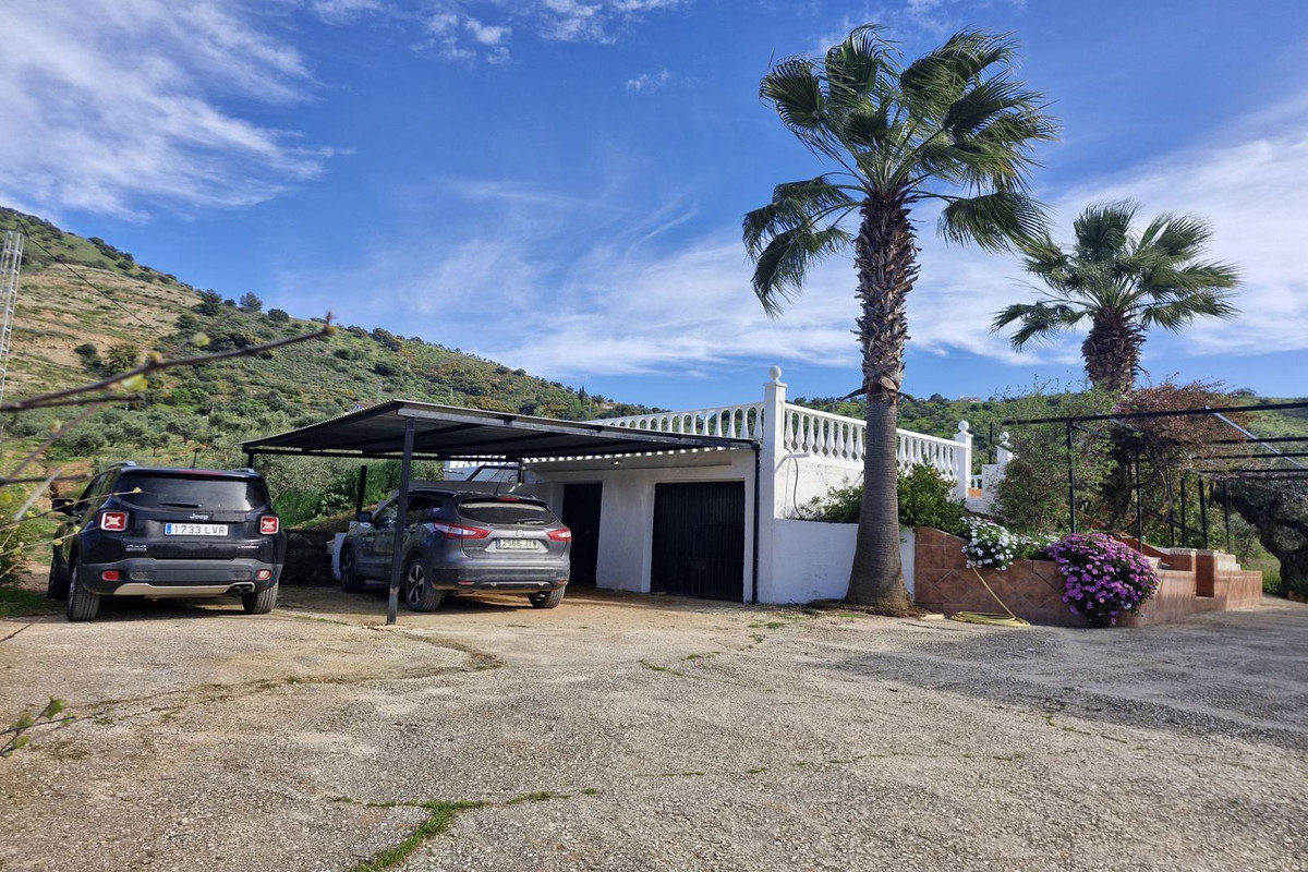3 Bed Townhouse for sale in Coín Costa Del Sol, Málaga, Spain