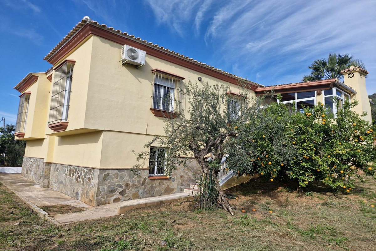 3 Bed Townhouse for sale in Coín Costa Del Sol, Málaga, Spain