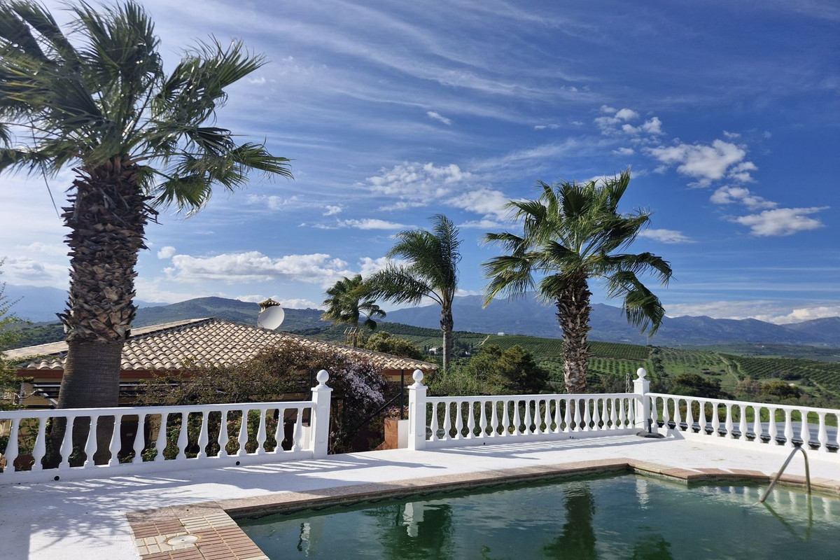 3 Bed Townhouse for sale in Coín Costa Del Sol, Málaga, Spain
