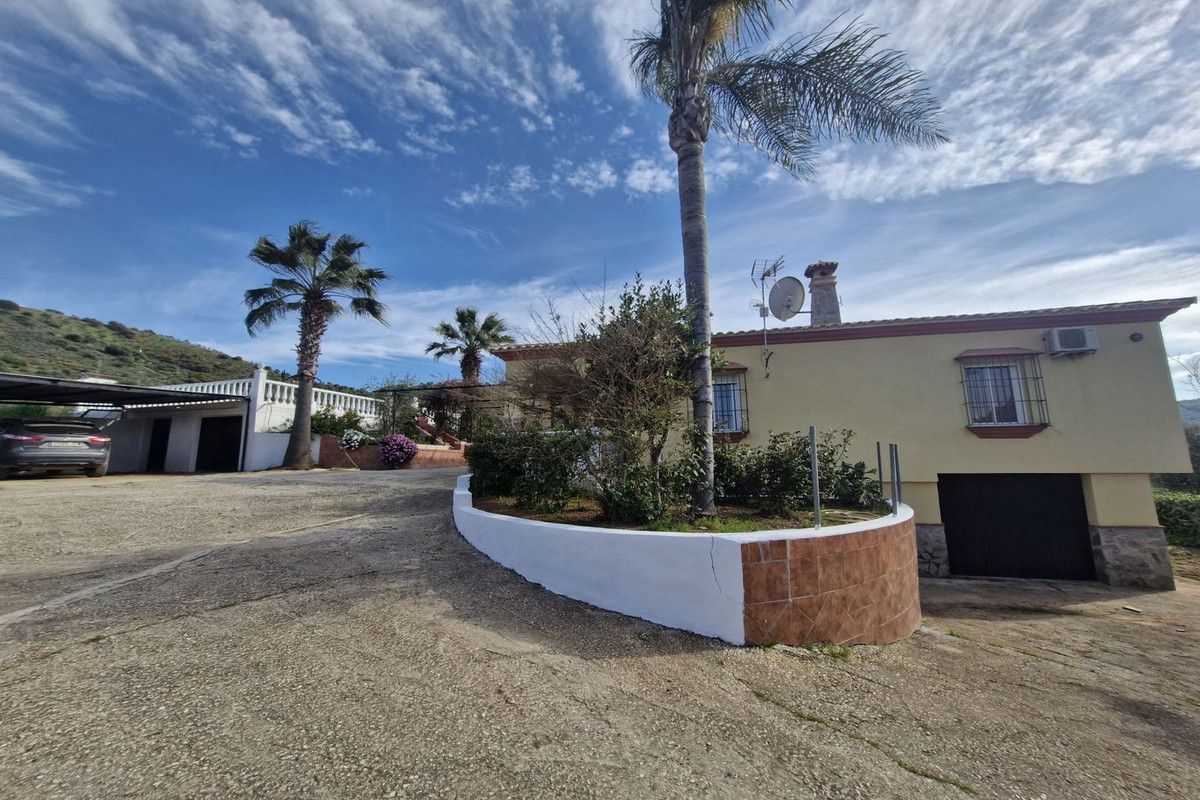 3 Bed Townhouse for sale in Coín Costa Del Sol, Málaga, Spain