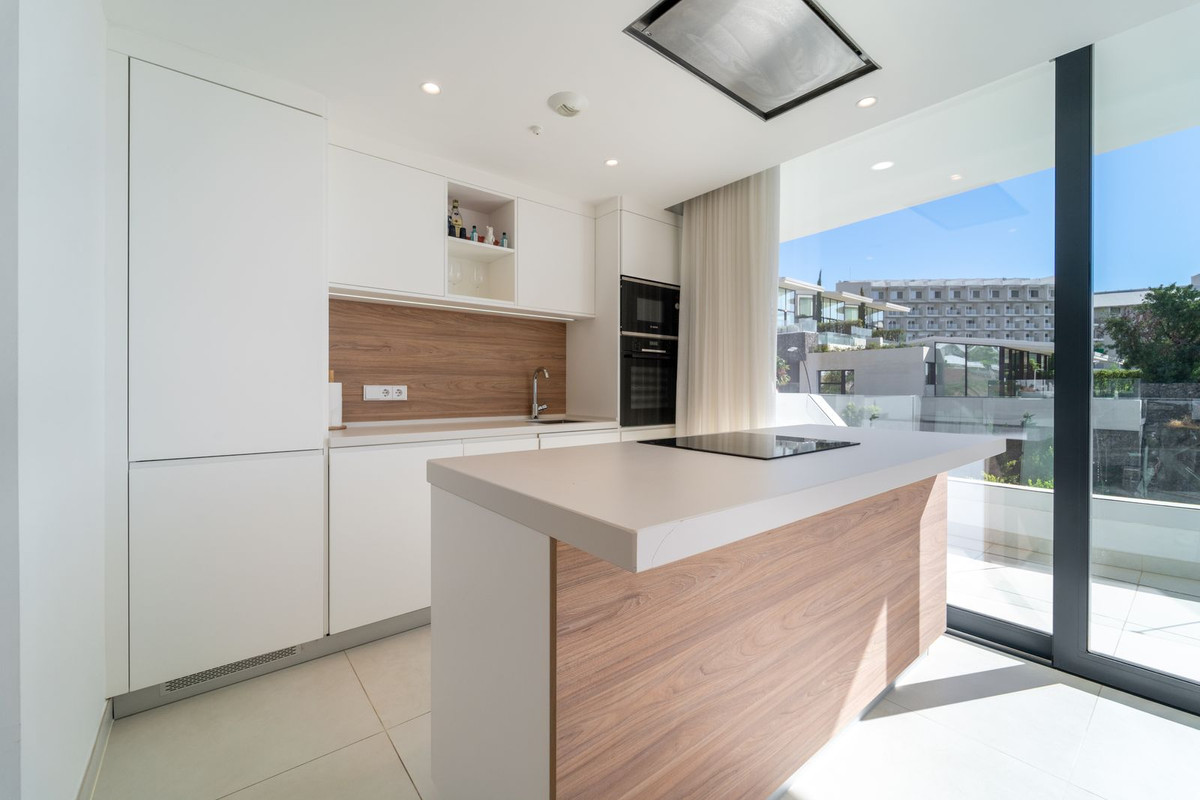 2 Bed Apartment for sale in Fuengirola Costa Del Sol, Málaga, Spain