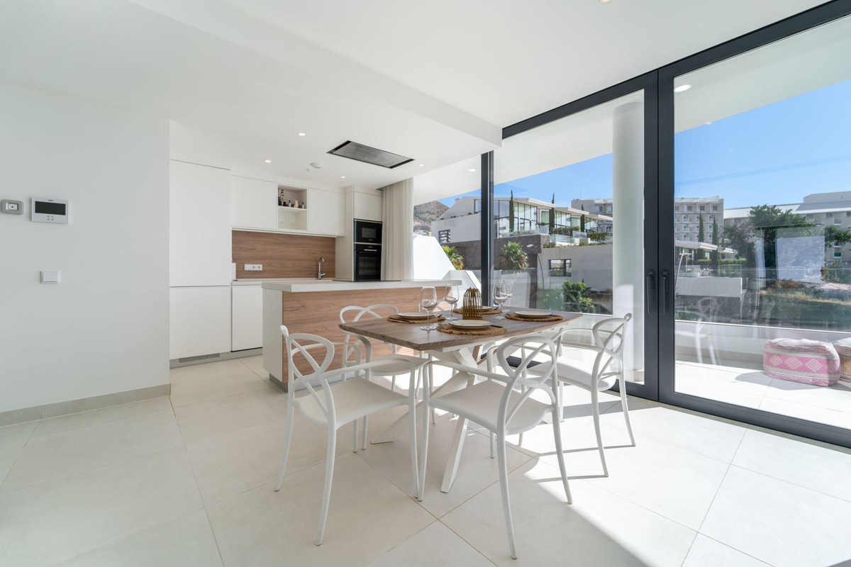 2 Bed Apartment for sale in Fuengirola Costa Del Sol, Málaga, Spain