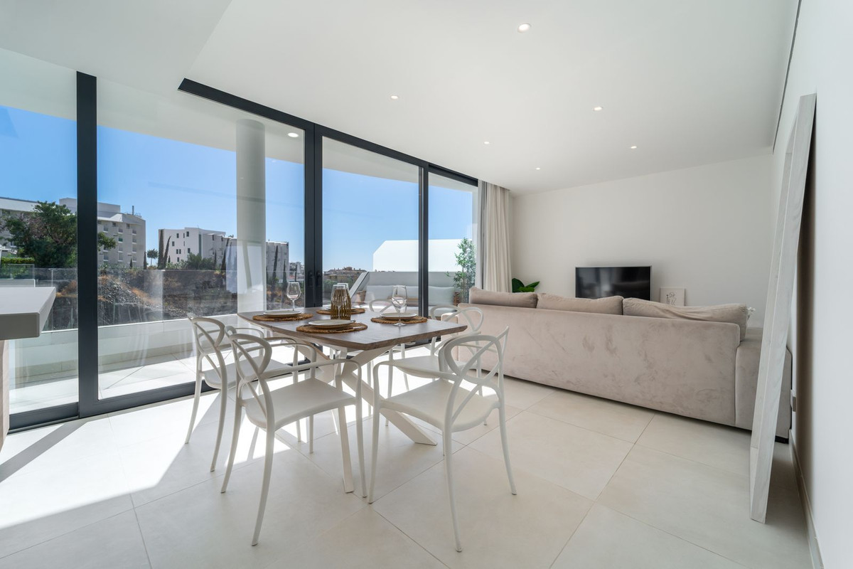 2 Bed Apartment for sale in Fuengirola Costa Del Sol, Málaga, Spain