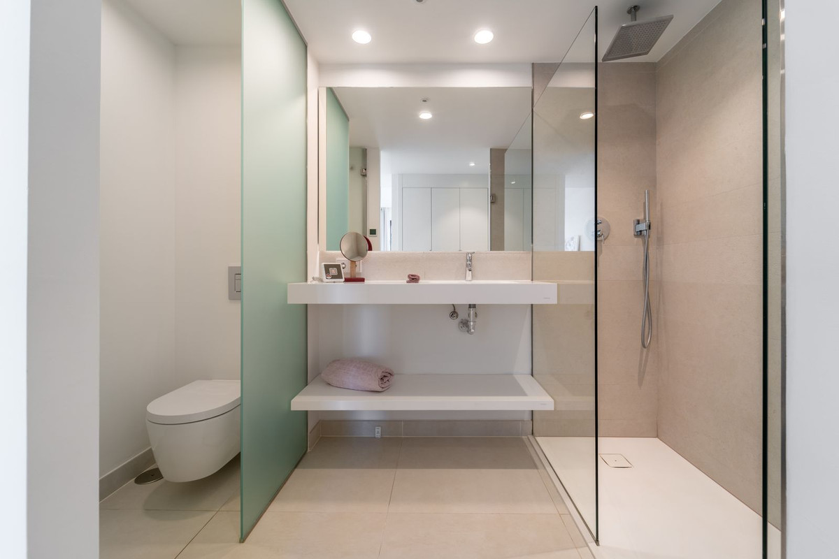 2 Bed Apartment for sale in Fuengirola Costa Del Sol, Málaga, Spain