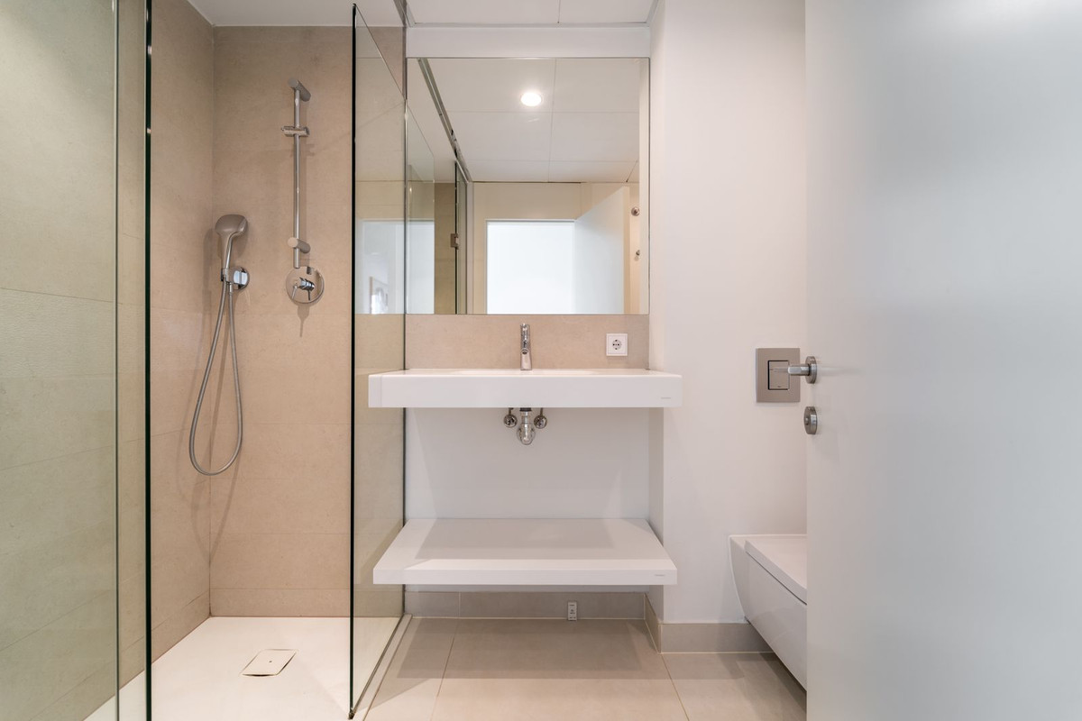 2 Bed Apartment for sale in Fuengirola Costa Del Sol, Málaga, Spain
