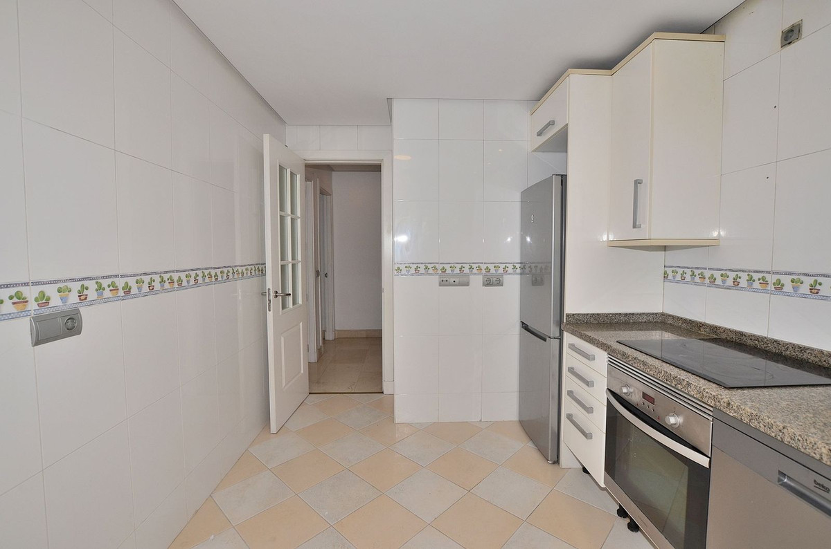 Se vende Apartamento Planta Media de 3 dormitorios en Costa Del Sol, Málaga, España